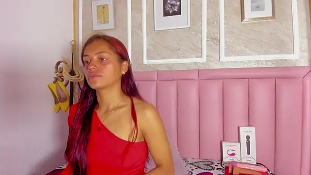 HoollyHendrix online show from 02/12/26, 08:37