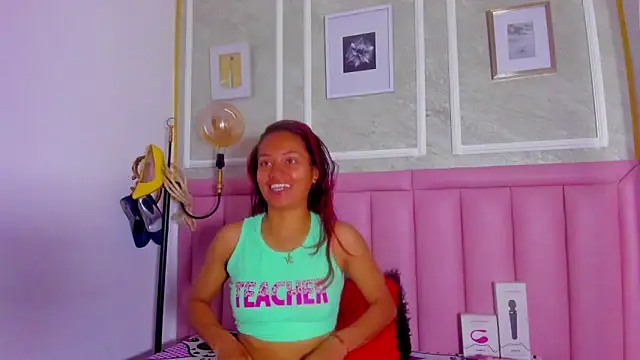 HoollyHendrix online show from 02/18/26, 09:00