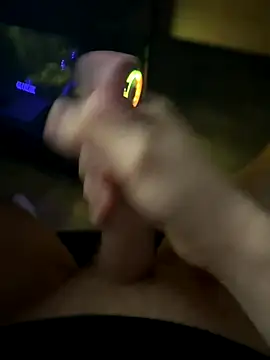 Snapshot of jstntz chatting on 12/02/25, 10:27 jstntz online show from 12/02/25, 10:27