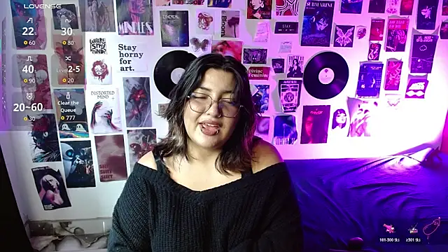 Snapshot of Roxy_f_w chatting on 04/21/26, 04:34 Roxy f w online show from 04/21/26, 04:34