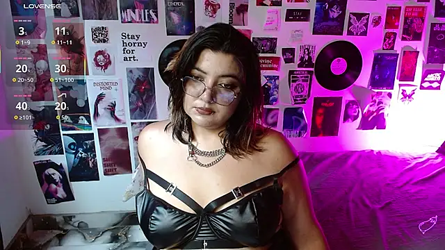 Snapshot of Roxy_f_w chatting on 04/28/26, 06:24 Roxy f w online show from 04/28/26, 06:24