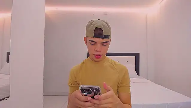 Snapshot of Zacktorres_ chatting on 02/07/26, 10:57 Zacktorres online show from 02/07/26, 10:57