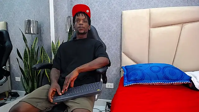 Snapshot of SkylerBigxxx chatting on 09/30/25, 04:28 SkylerBigxxx online show from 09/30/25, 04:28