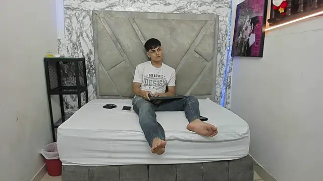 Logan Jhonson online show from 10/24/25, 02:19