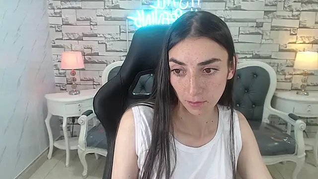 Maily a  online show from 09/26/25, 02:59