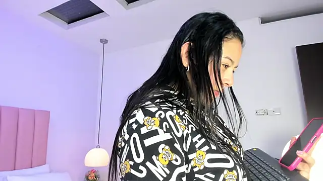 Snapshot of Amy_Ferreira chatting on 10/24/25, 11:12 Amy Ferreira online show from 10/24/25, 11:12