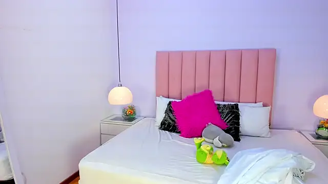 Snapshot of Amy_Ferreira chatting on 11/12/25, 02:45 Amy Ferreira online show from 11/12/25, 02:45