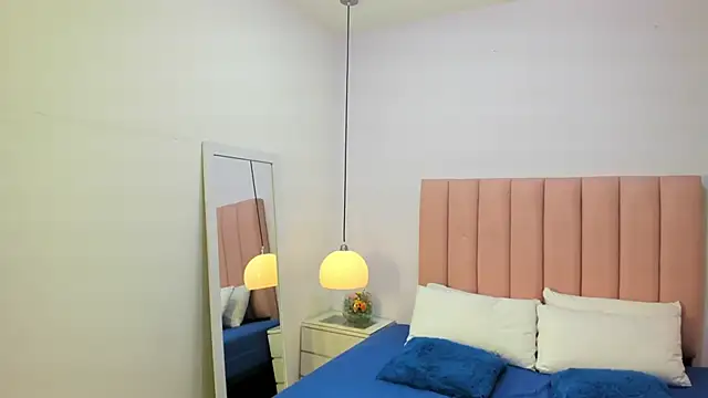 Snapshot of Amy_Ferreira chatting on 11/15/25, 11:32 Amy Ferreira online show from 11/15/25, 11:32