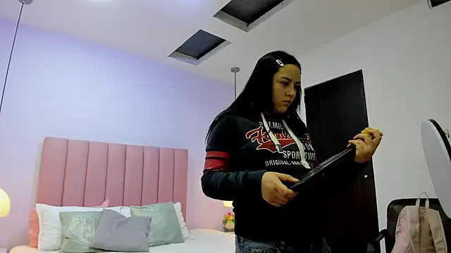 Snapshot of Amy_Ferreira chatting on 11/17/25, 11:21 Amy Ferreira online show from 11/17/25, 11:21