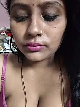 Snapshot of Jasmine_Januja chatting on 05/17/26, 02:31 Jasmine Januja online show from 05/17/26, 02:31