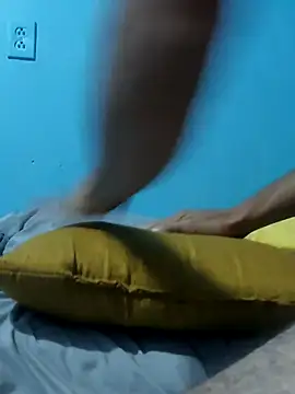 Snapshot of elflacodel25 chatting on 09/18/25, 02:35 elflacodel25 online show from 09/18/25, 02:35