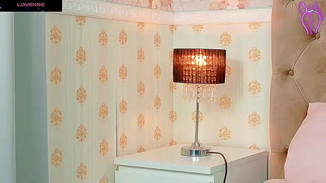 Snapshot of CoraVex chatting on 10/06/25, 04:10 CoraVex online show from 10/06/25, 04:10