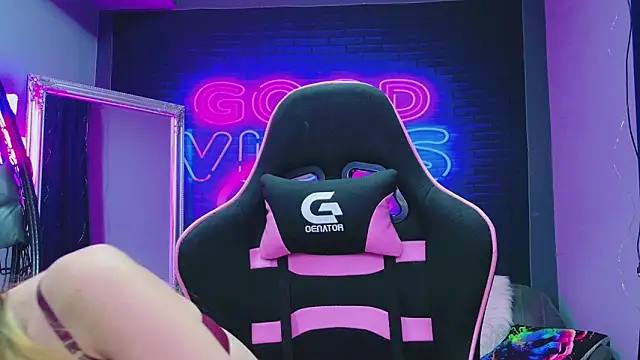 Snapshot of CoraVex chatting on 02/03/26, 06:40 CoraVex online show from 02/03/26, 06:40