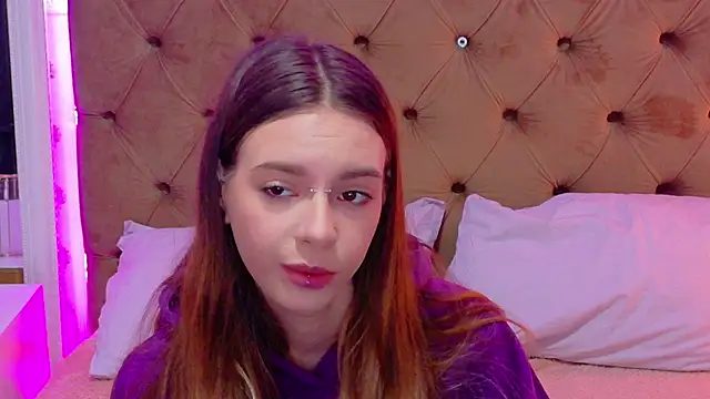 Snapshot of CoraVex chatting on 04/03/26, 04:10 CoraVex online show from 04/03/26, 04:10