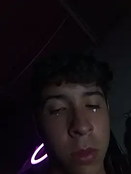 Snapshot of Max_Valenzue chatting on 11/15/25, 05:16 Max Valenzue online show from 11/15/25, 05:16