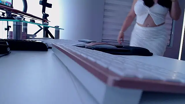 Snapshot of theofficialsophiasanchez chatting on 04/10/26, 01:33 theofficialsophiasanchez online show from 04/10/26, 01:33