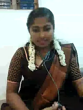 Snapshot of TAMIL_AMMUKUTTYY chatting on 09/18/25, 05:37 TAMIL AMMUKUTTYY online show from 09/18/25, 05:37