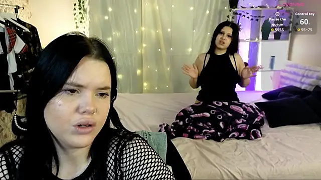 Snapshot of LoNik_Tvvins chatting on 10/03/25, 12:46 LoNik Tvvins online show from 10/03/25, 12:46