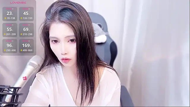 Snapshot of eos-chan chatting on 10/03/25, 01:52 eos-chan online show from 10/03/25, 01:52