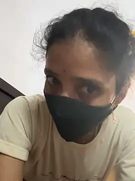 Snapshot of sweetreddy-02 chatting on 10/27/25, 07:01 sweetreddy-02 online show from 10/27/25, 07:01