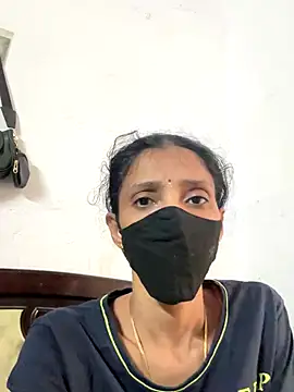 Snapshot of sweetreddy-02 chatting on 11/16/25, 10:10 sweetreddy-02 online show from 11/16/25, 10:10