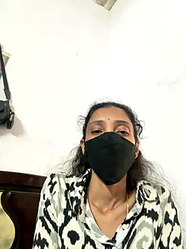 Snapshot of sweetreddy-02 chatting on 11/19/25, 05:18 sweetreddy-02 online show from 11/19/25, 05:18