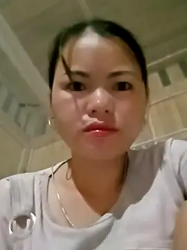 emly-xinh18 online show from 11/12/25, 09:14