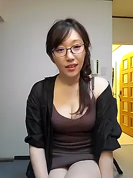 Snapshot of M_Kaede chatting on 10/21/25, 12:11 M Kaede online show from 10/21/25, 12:11