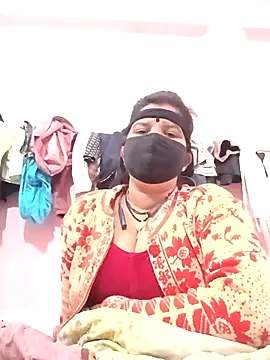 Snapshot of Hott_locky chatting on 12/17/25, 09:43 Hott locky online show from 12/17/25, 09:43