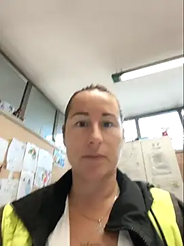 Snapshot of bichota85 chatting on 10/03/25, 10:34 bichota85 online show from 10/03/25, 10:34