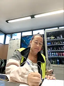 Snapshot of bichota85 chatting on 10/07/25, 10:12 bichota85 online show from 10/07/25, 10:12