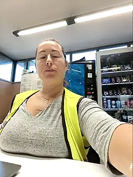 Snapshot of bichota85 chatting on 10/08/25, 09:40 bichota85 online show from 10/08/25, 09:40