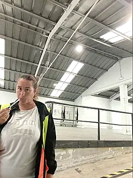 Snapshot of bichota85 chatting on 10/09/25, 10:35 bichota85 online show from 10/09/25, 10:35