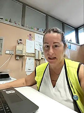 Snapshot of bichota85 chatting on 10/23/25, 10:47 bichota85 online show from 10/23/25, 10:47