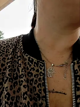 Snapshot of bichota85 chatting on 11/02/25, 12:51 bichota85 online show from 11/02/25, 12:51