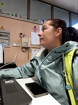 Snapshot of bichota85 chatting on 11/10/25, 10:58 bichota85 online show from 11/10/25, 10:58