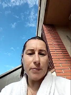 Snapshot of bichota85 chatting on 11/16/25, 12:44 bichota85 online show from 11/16/25, 12:44