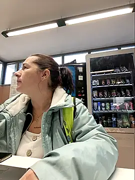 Snapshot of bichota85 chatting on 11/24/25, 11:10 bichota85 online show from 11/24/25, 11:10