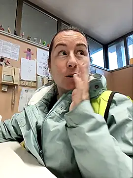 Snapshot of bichota85 chatting on 12/01/25, 11:59 bichota85 online show from 12/01/25, 11:59