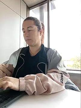 Snapshot of bichota85 chatting on 12/03/25, 09:40 bichota85 online show from 12/03/25, 09:40