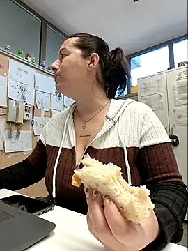 Snapshot of bichota85 chatting on 02/26/26, 10:47 bichota85 online show from 02/26/26, 10:47