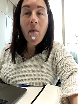 Snapshot of bichota85 chatting on 03/04/26, 10:32 bichota85 online show from 03/04/26, 10:32