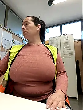 Snapshot of bichota85 chatting on 04/20/26, 10:07 bichota85 online show from 04/20/26, 10:07