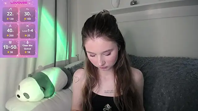 Snapshot of _Lua__ chatting on 10/10/25, 11:42  Lua   online show from 10/10/25, 11:42
