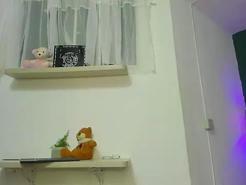 Snapshot of prettygirl691 chatting on 10/05/25, 05:17 prettygirl691 online show from 10/05/25, 05:17