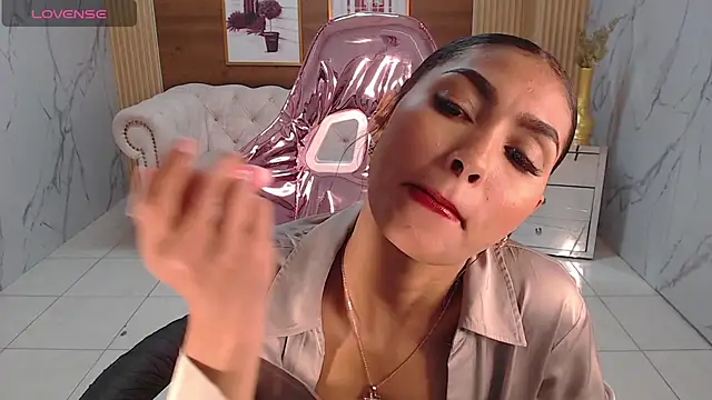 lissandra s online show from 10/27/25, 08:46