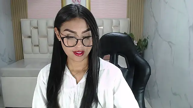 lissandra s online show from 12/04/25, 08:28