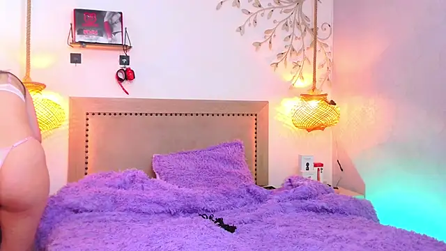 Snapshot of Daphnee-x chatting on 09/17/25, 12:07 Daphnee-x online show from 09/17/25, 12:07