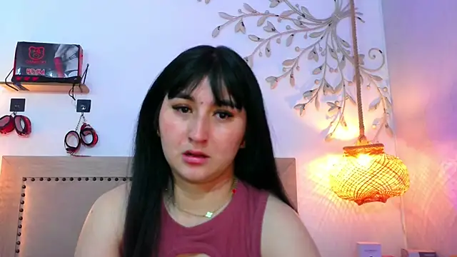 Snapshot of Daphnee-x chatting on 12/22/25, 11:29 Daphnee-x online show from 12/22/25, 11:29