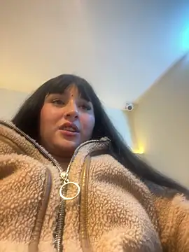 Snapshot of Daphnee-x chatting on 02/16/26, 11:23 Daphnee-x online show from 02/16/26, 11:23